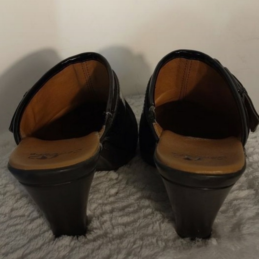** SOLD ** Leather/suede clogs/mules - I Love Comfort " Suzanne" - fit big - EUC - Picture 3 of 10